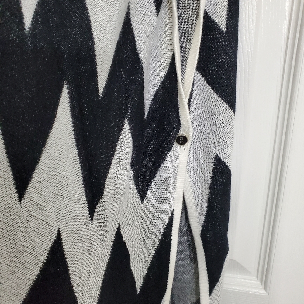 Torrid Chevron Ruana Kimono Duster Poncho Cardigan Fringe Knit 2/3 Black & White - Picture 6 of 13